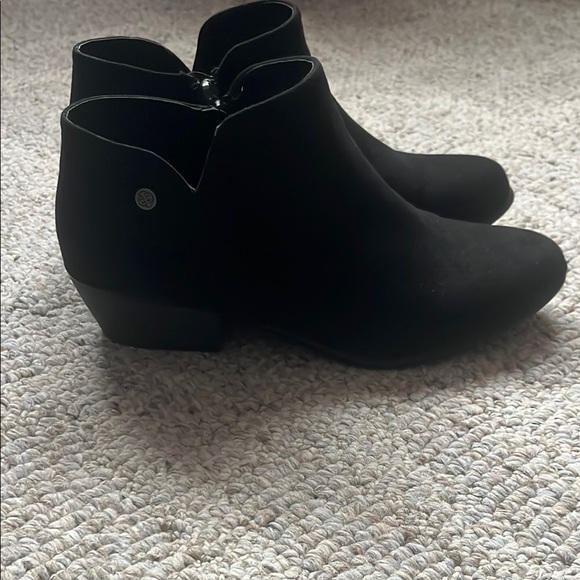 Daisy Fuentes Shoes - Daisy Fuentes Black Ankle Boots with Low Chunky Heel and Rounded Toe